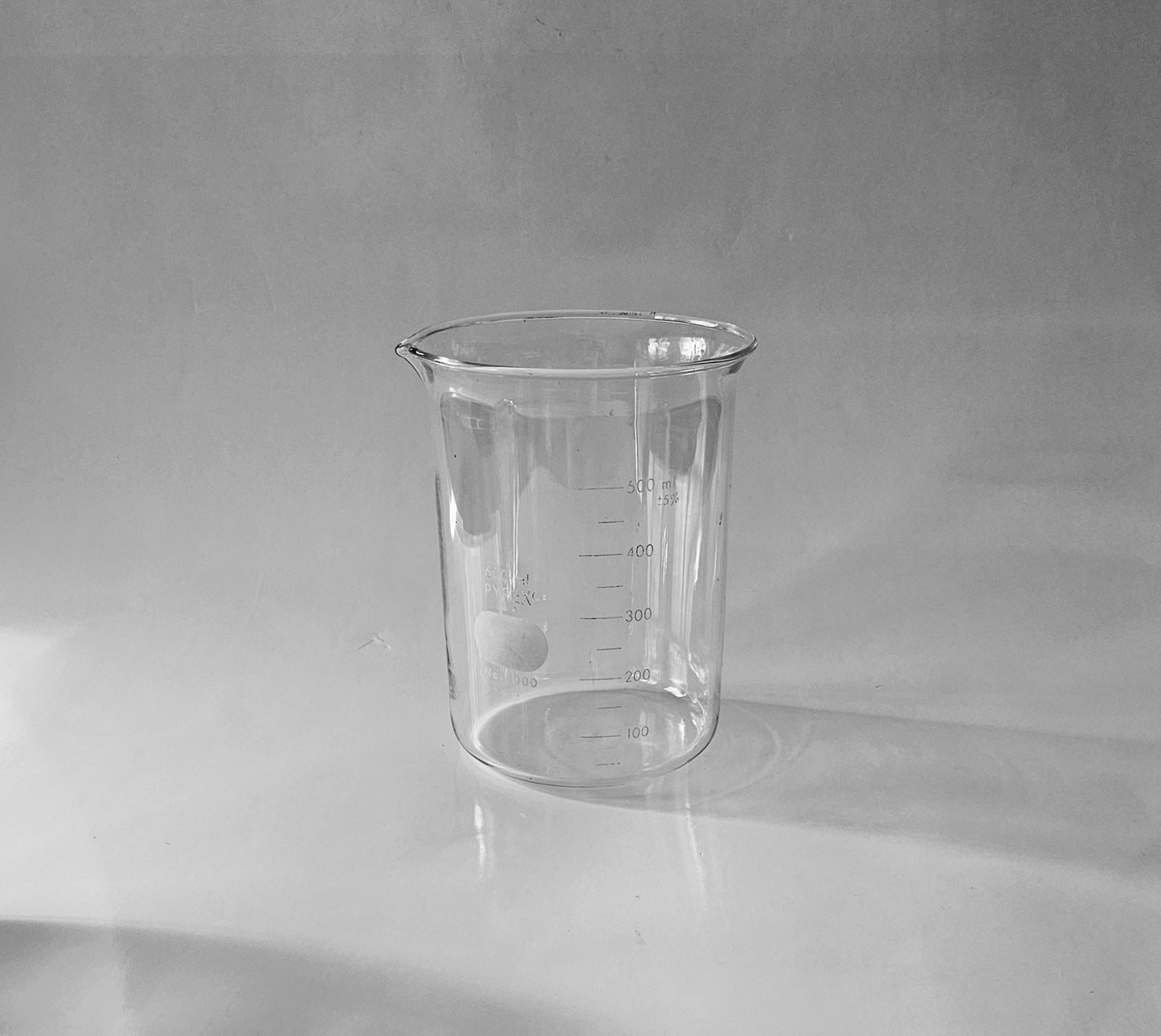 500 ml Corning PYREX Borosilicate Glass Low Form Graduated Beaker with Spout