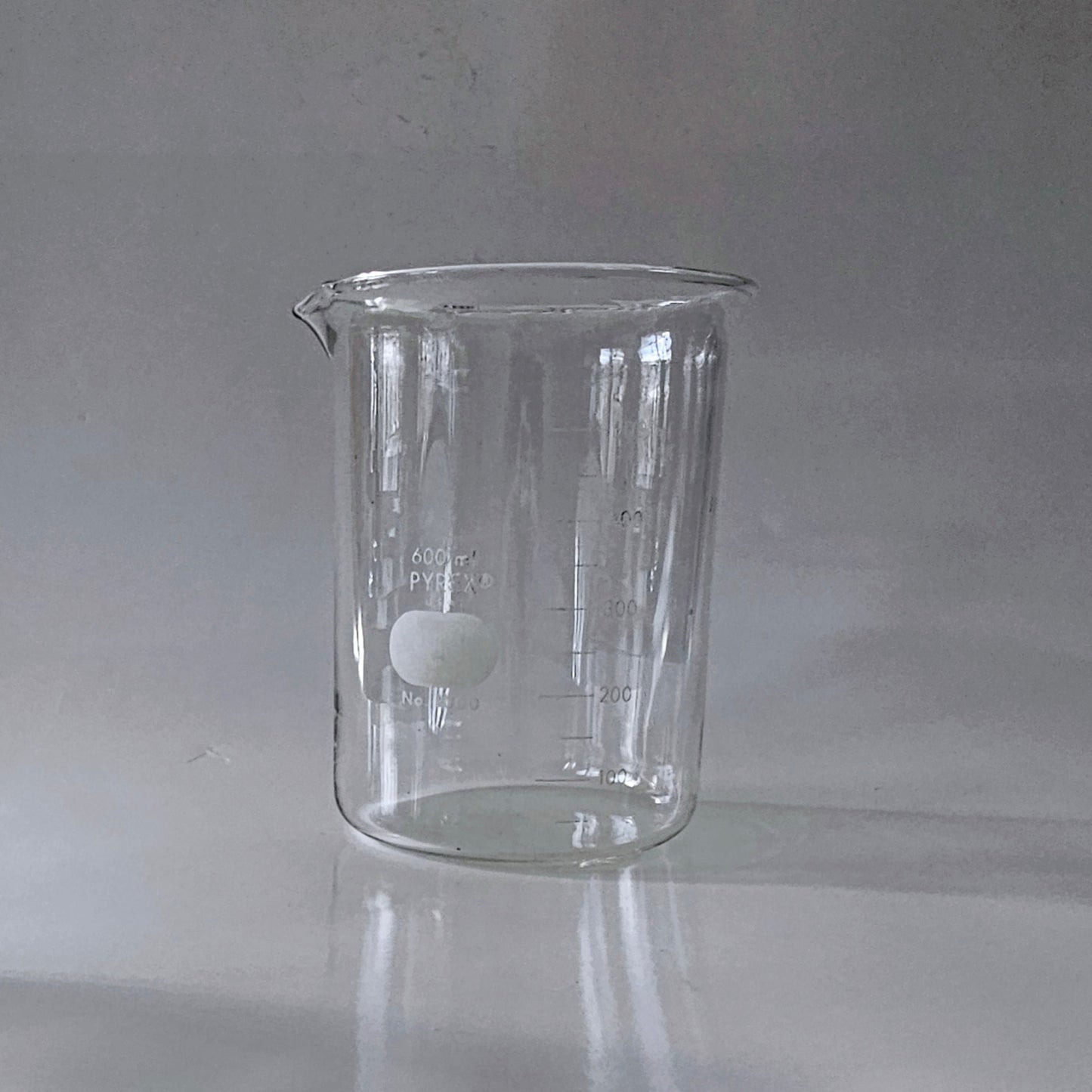 500 ml Corning PYREX Borosilicate Glass Low Form Graduated Beaker with Spout