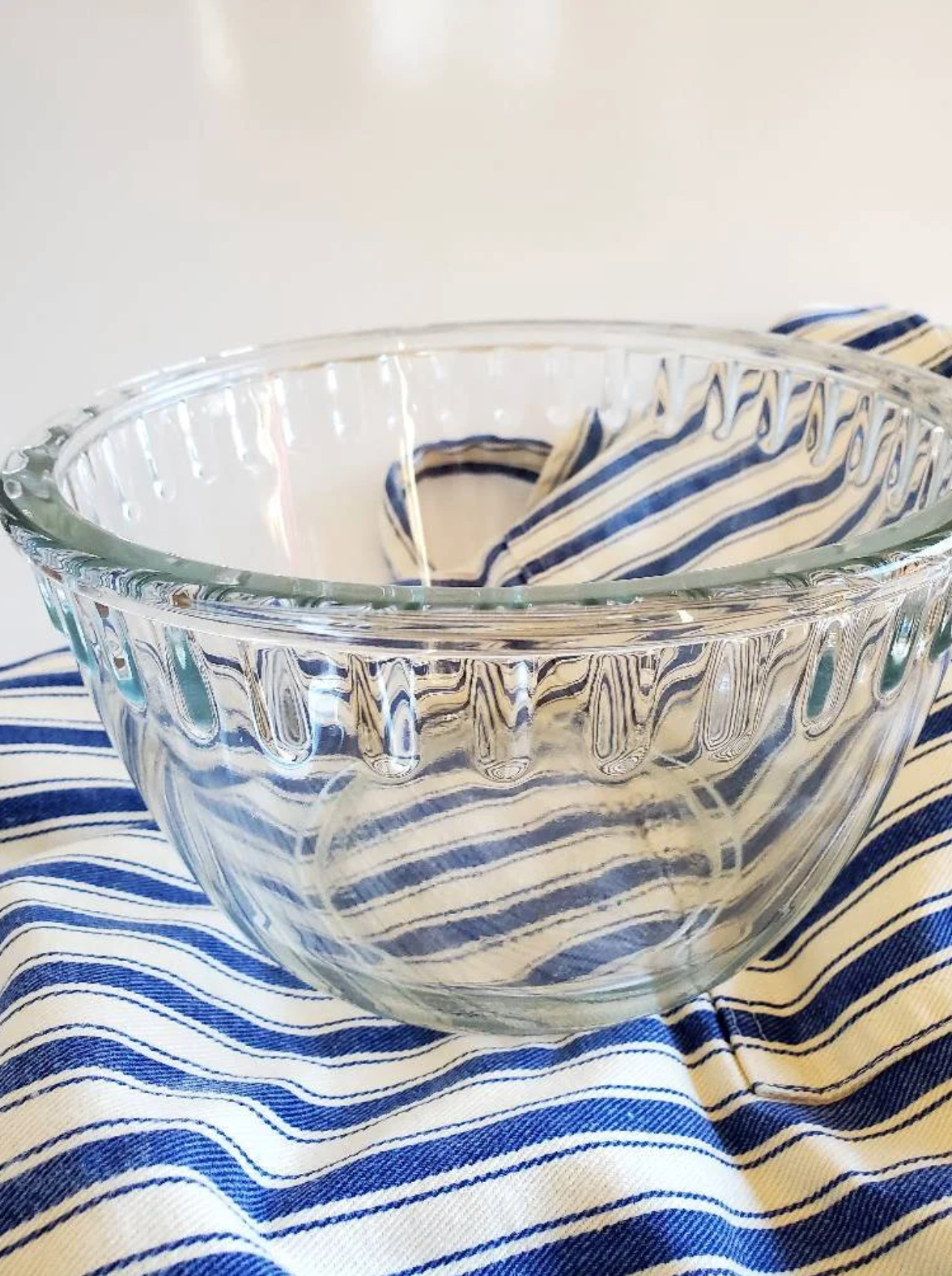 Vintage 8.5" Mixing Bowl in Clear Glass with Patterned Rim