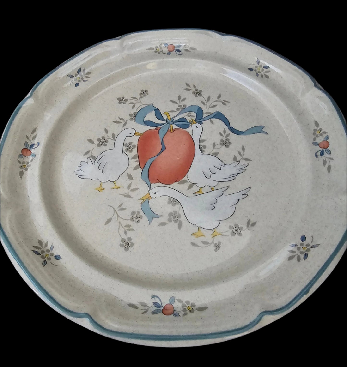 Marmalade Dinner Plate from International Tableworks-Vintage (1980s). Speckled Cream Stoneware with Geese and Fruits Motif in Red and Blue.