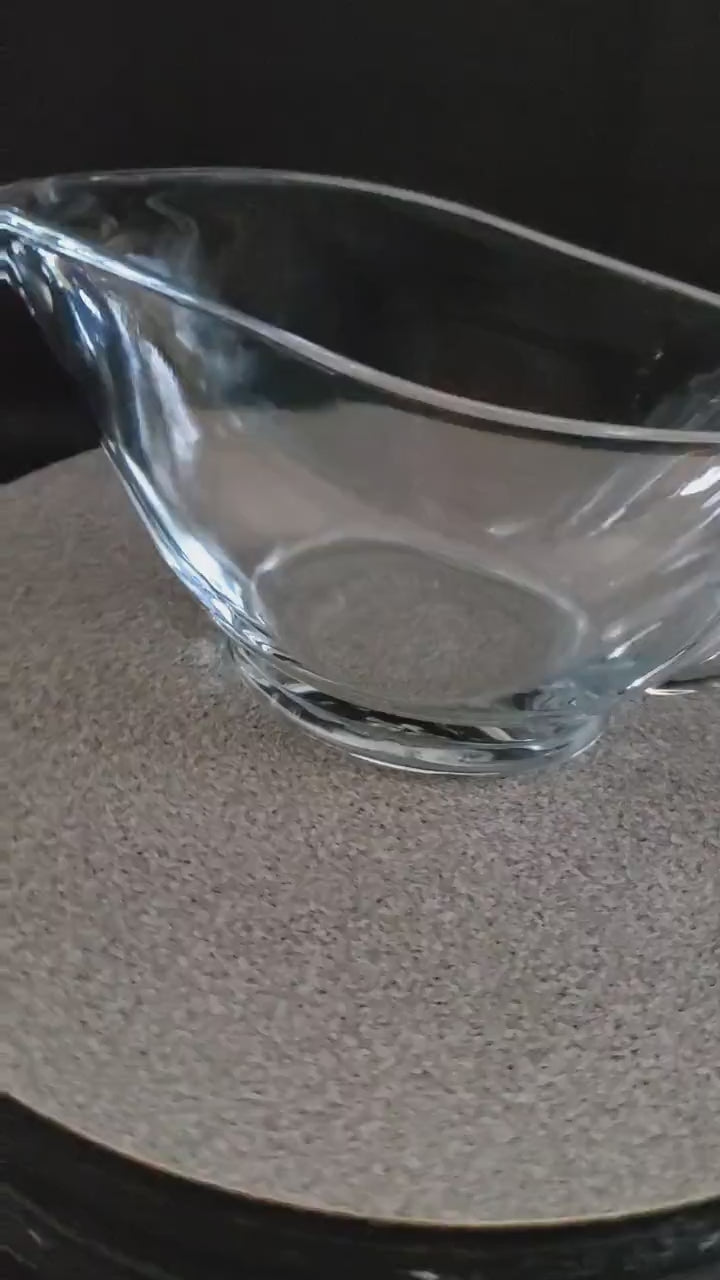 Anchor Hocking Clear Glass Gravy Boat, Presence - 16 oz - Heavy, Solid, in Excellent Condition